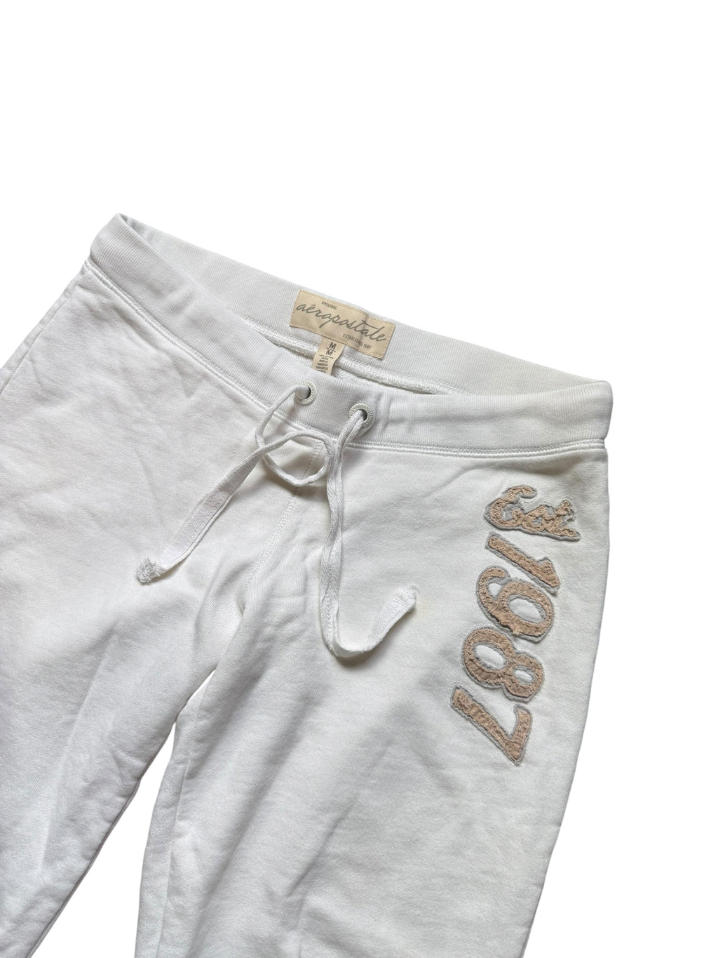 White Aeropostale Low Rise Capri Sweatpants (Medium)